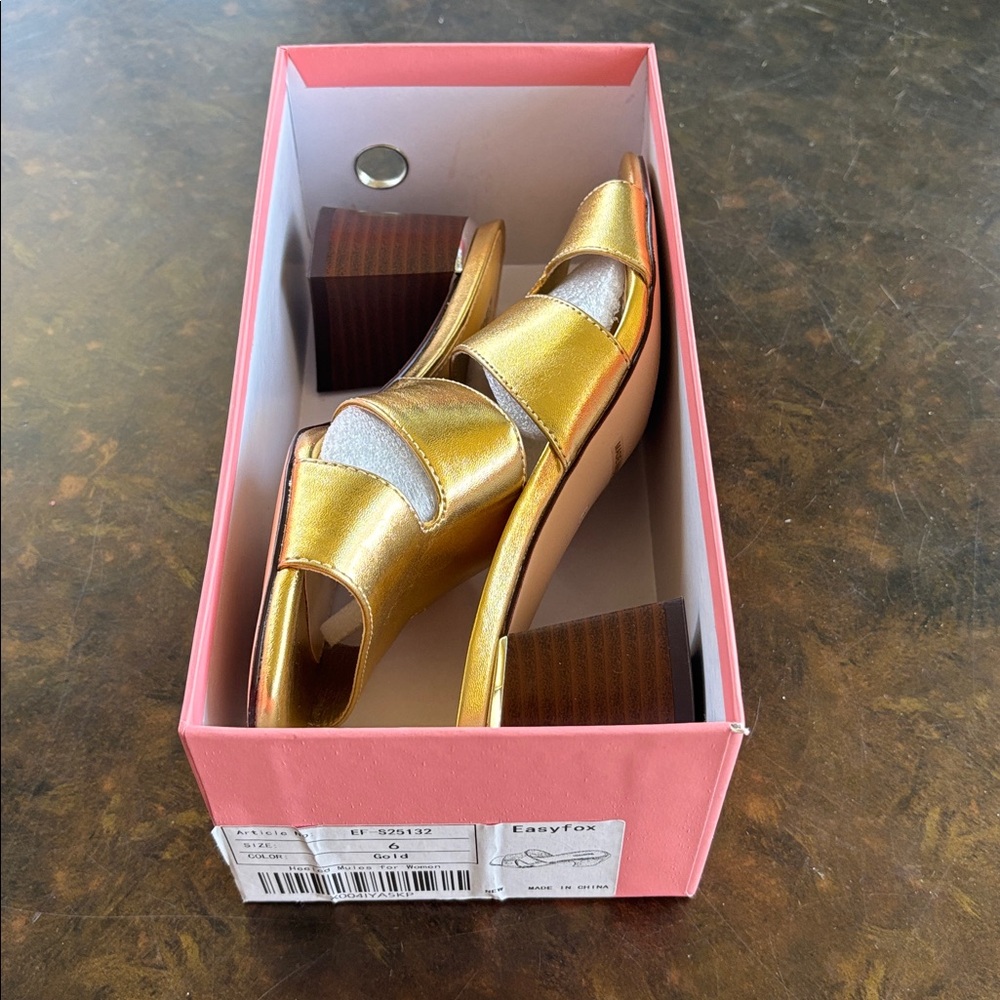 Gold Women’s Open-Toe Chunky Heeled Mules - Picture 2 of 9
